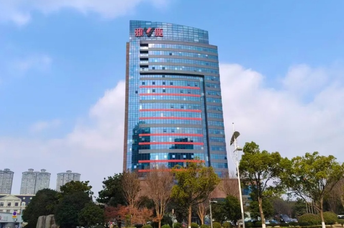 以品牌为核、以生态破界，雅鹿穿越周期的长期主义增长逻辑